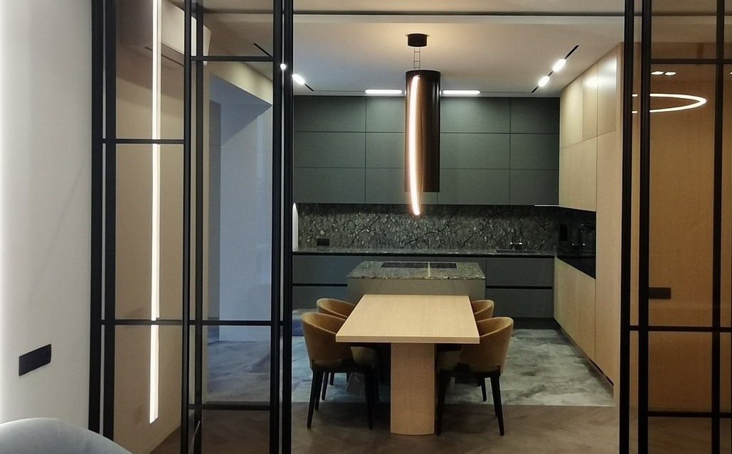 Современная кухня-гостиная: пример отделки и меблировки от Матур Дизайн Уфа